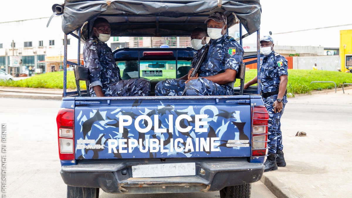Trafic de stupéfiants à Sèkandji : la police arrête dix suspects et saisit plus de 28 kg de chanvre indien
