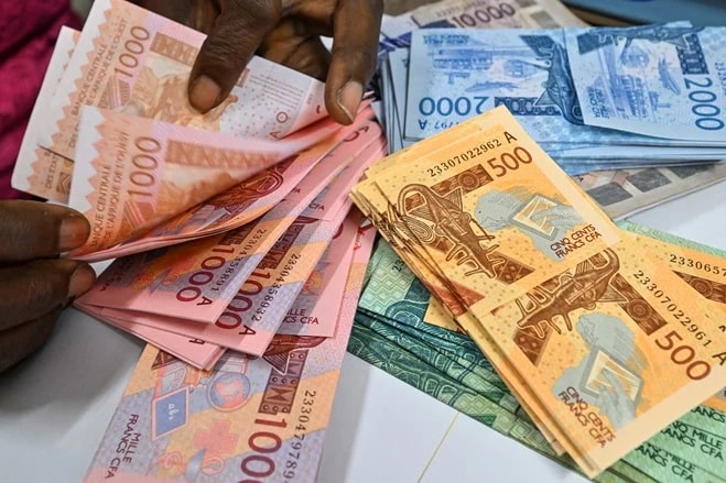 Transport illégal de devises au Bénin : la CRIET condamne 08 étrangers à 24 mois de prison et confisque plus de 180 millions FCFA