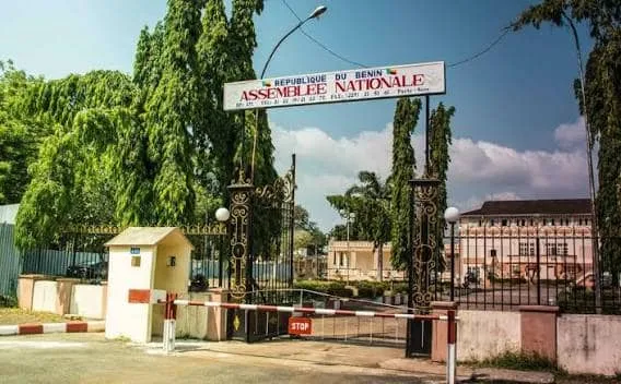 Bénin : l’Assemblée nationale adopte un budget 2027 de 31,6 milliards FCFA, en baisse de 4,37% en 2026