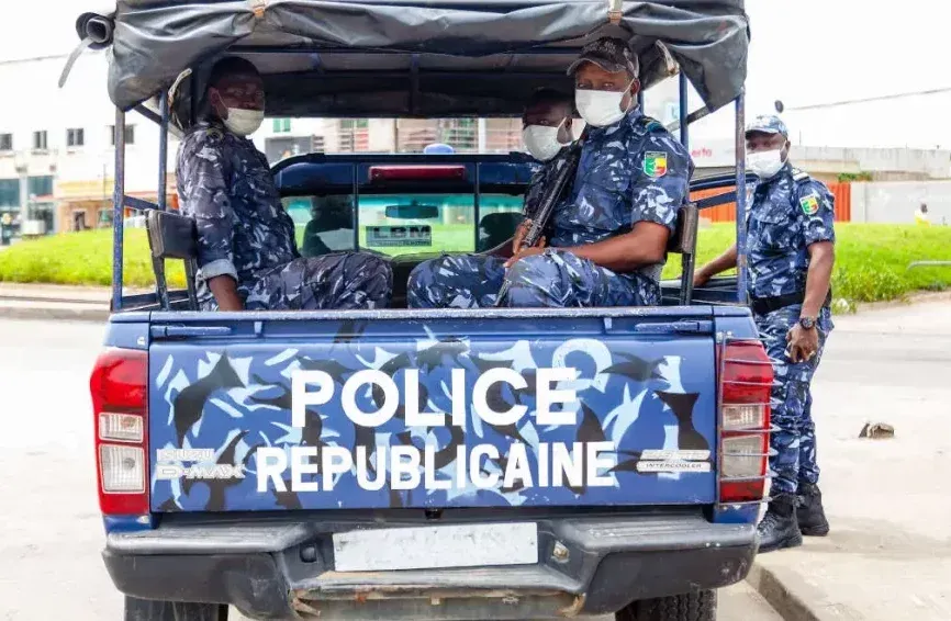 Bénin : un électricien interpellé pour excitation à la débauche et cybercriminalité à Covè